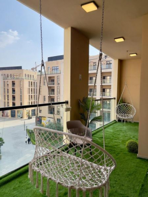 Sleeps 5, Luxe Apartment in Al Mamsha, Sharjah